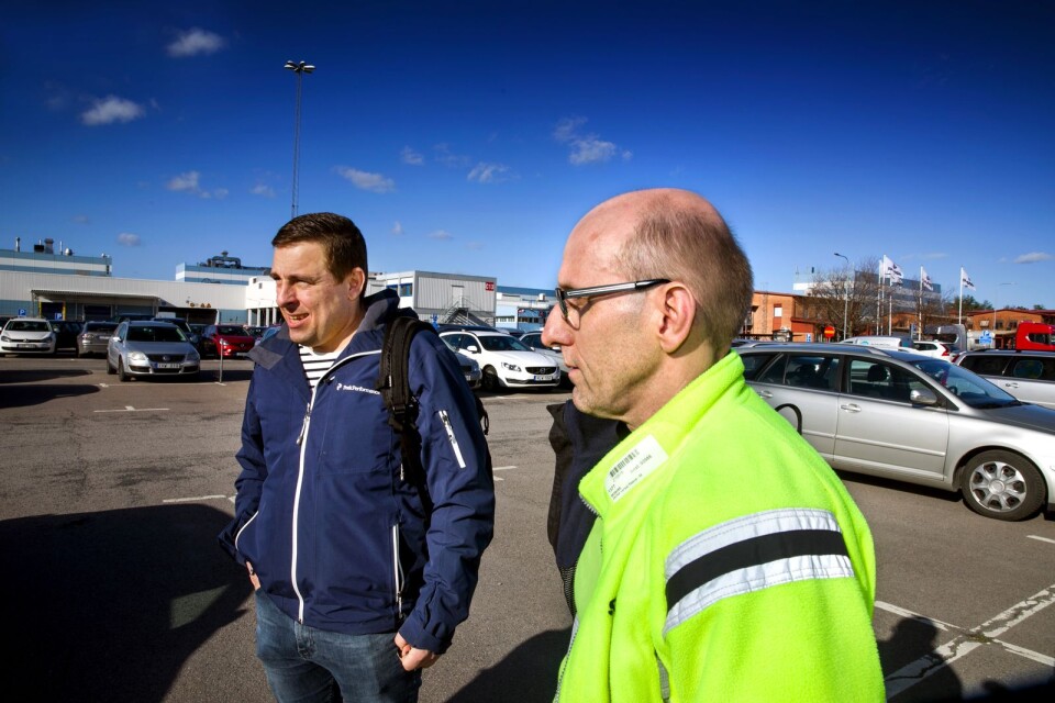 Stefan Unefjord och Lasse Andersson, som går kvällsskift den här veckan, vet inte vad som väntar dem under produktionsstoppet.
