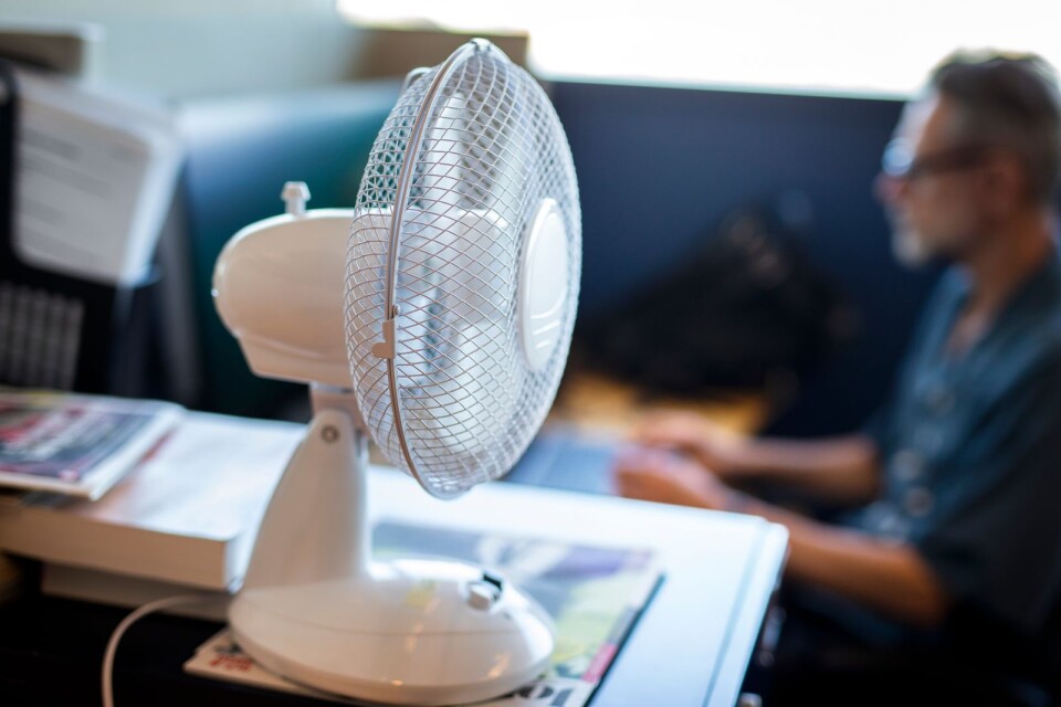 Because of the risk of infection, Folkhälsoinstitutet (the National Institute of Public Health) advises that table-top fans should not be used, as there is a risk that they can spread the virus over a greater distance.