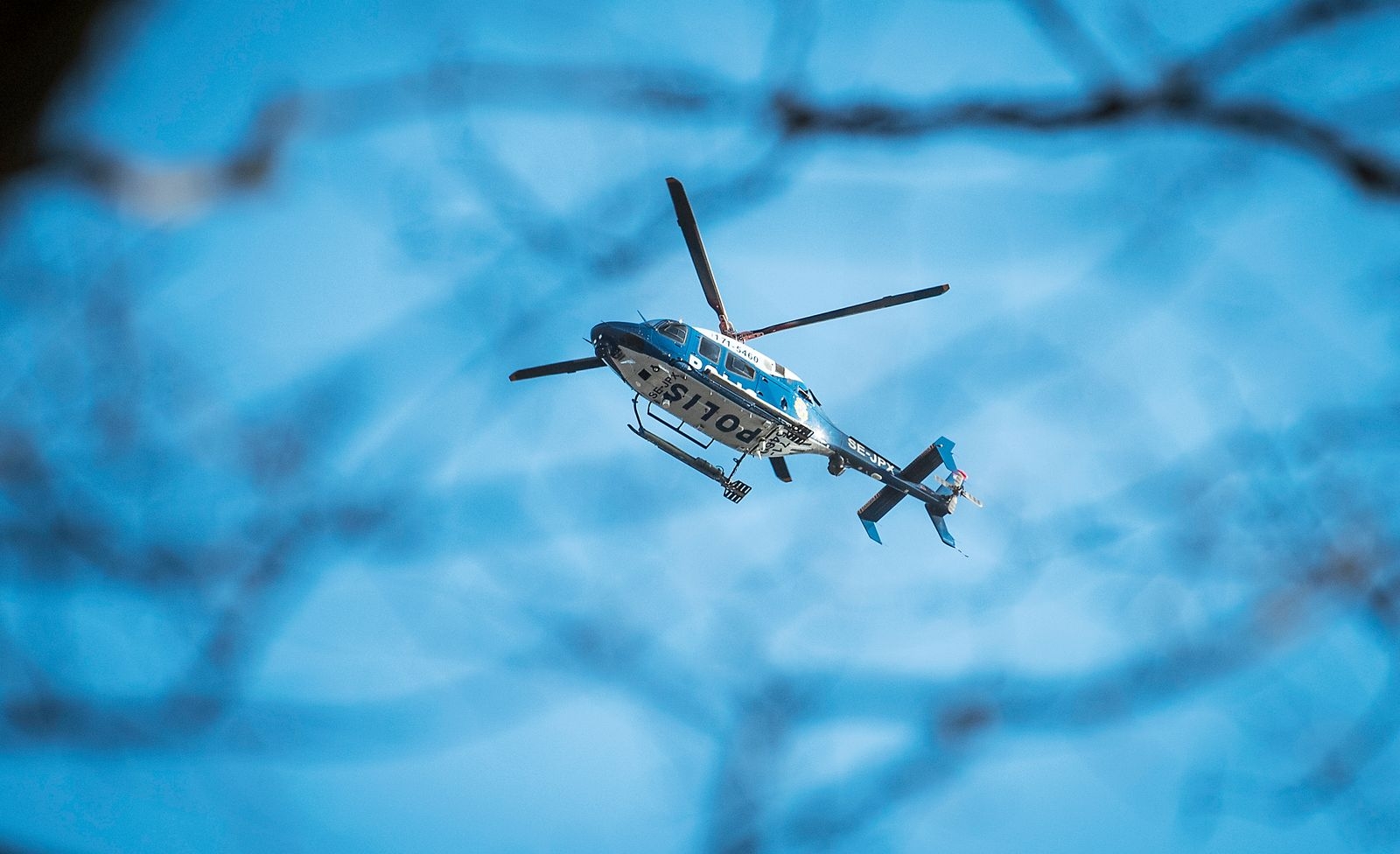 En polishelikopter från Malmö kallades in för att delta i sökandet.
