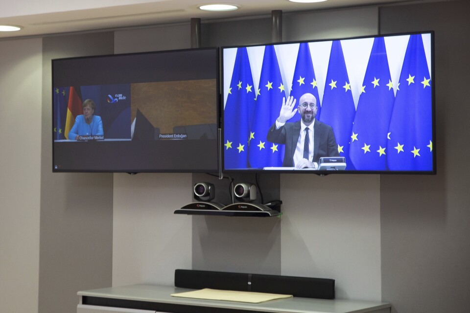 EU:s permanente rådsordförande Charles Michel skjuter på veckans toppmöte. Arkivfoto.