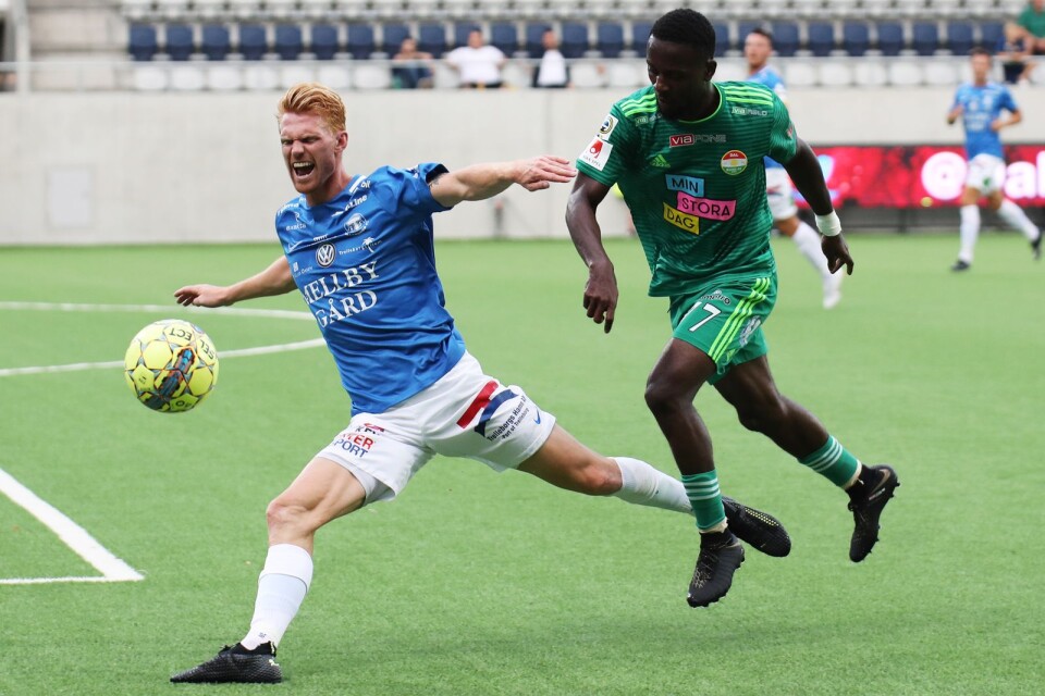GÄVLE 20180714Lasse Nielsen i kamp med Mohamed Buya Turay Dalkurd under lördagens fotbollsmatch i allsvenskan mellan Dalkurd och Trelleborgs FF på  Gavlevallen.