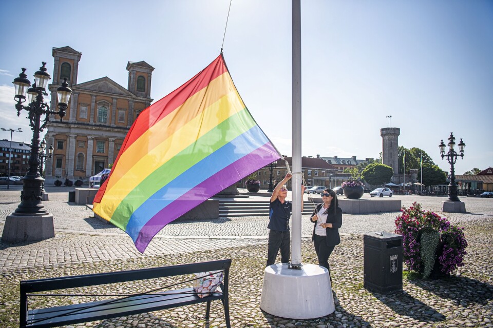 Karlskrona Pride har utan förklaring tagit bort det Facebookinlägg där man anklagade tre poliser för sexuella trakasserier.