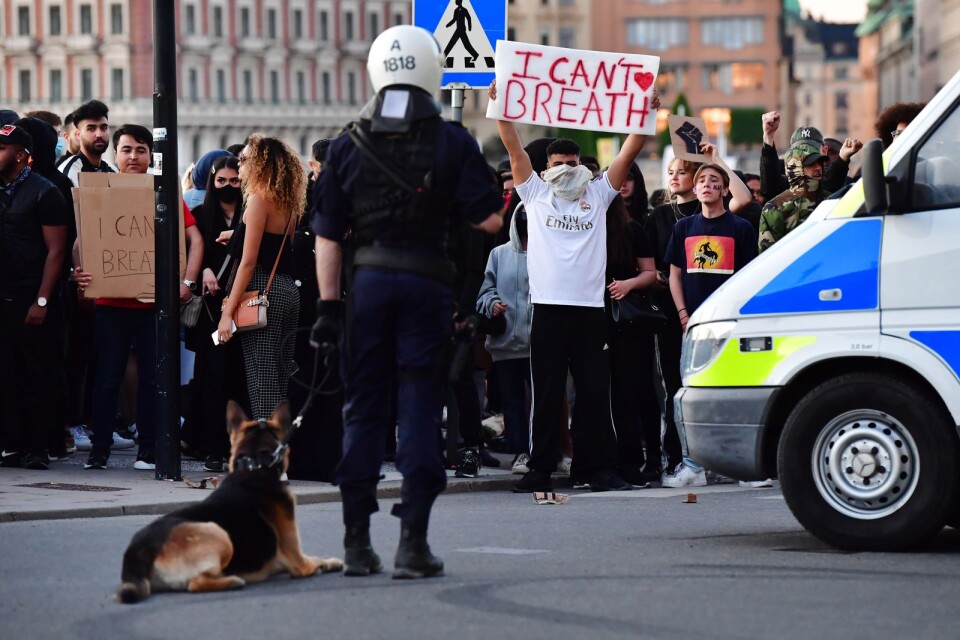 Trots löften om att hålla sig till max 50 personer samlade demonstrationen i Stockholm tusentals med människor.