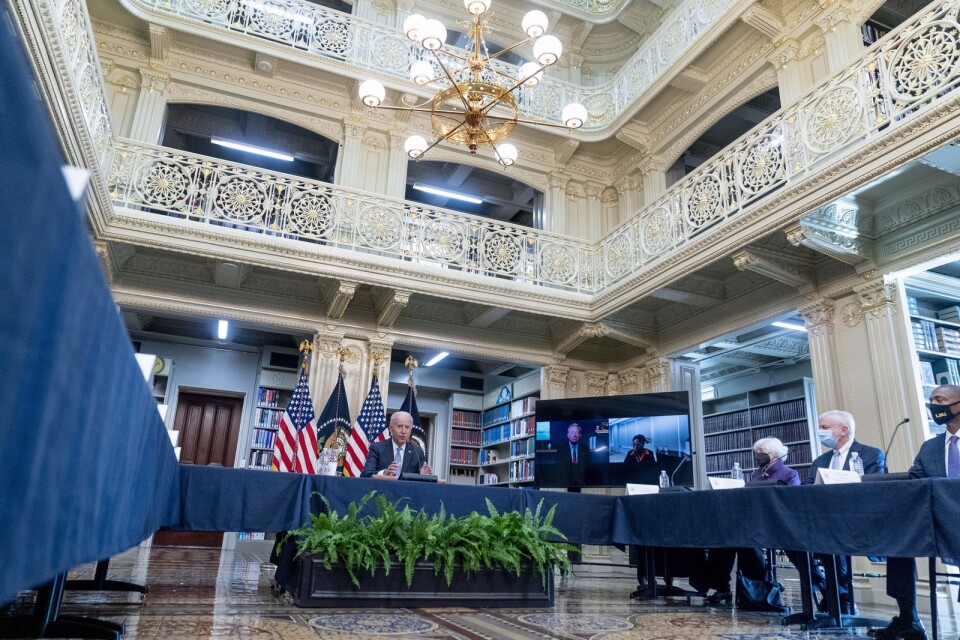 USA:s president Joe Biden i möte med chefer för stora amerikanska företag.