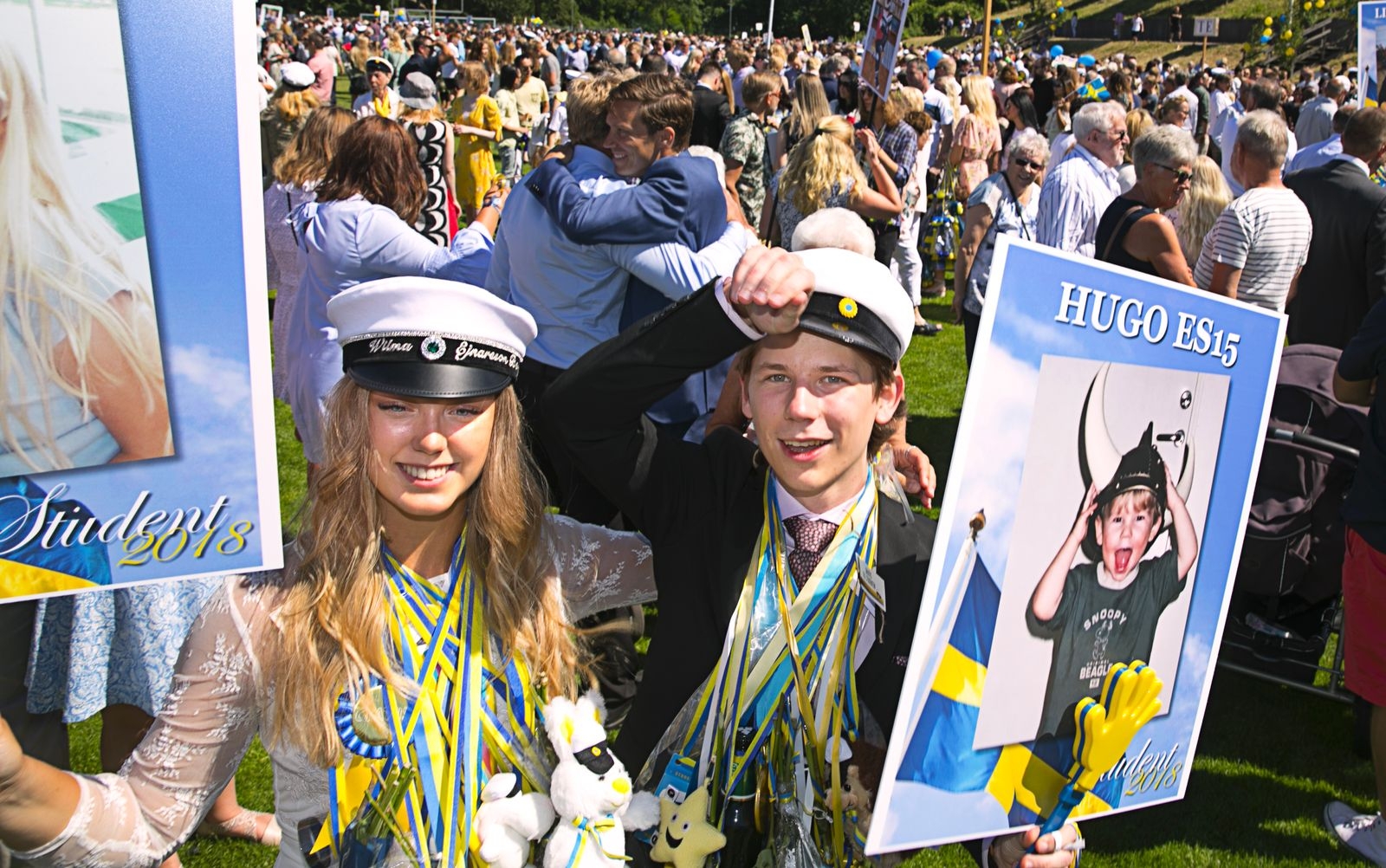 Kusinerna Wilma Ejnarsson Berg och Hugo Palmqust stog studenten samtidigt.