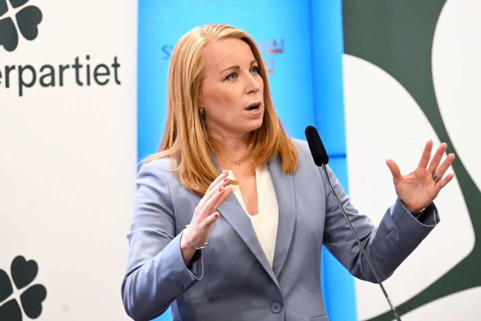 Centerpartiets partiledare Annie Lööf (C) presenterar partiets agenda för nästa regering vid en pressträff i riksdagens presscenter.