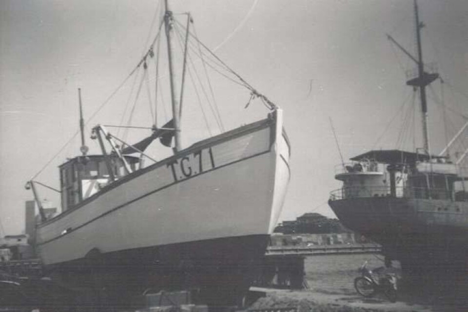 En bild av min svärfars, Alvar Eklind, trålare TG 71 Lyana. Denna bild är från mitten av sextiotalet. Alltså långt innan moderniseringen av Trelleborgs hamn. På den tiden fanns det en riktig fiskehamn i Trelleborg.