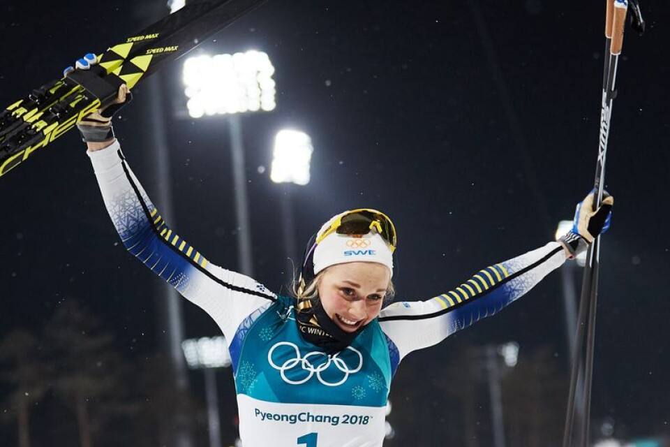 Jubel efter att Sveriges Stina Nilsson kört hem OS-guld i sprintfinalen.