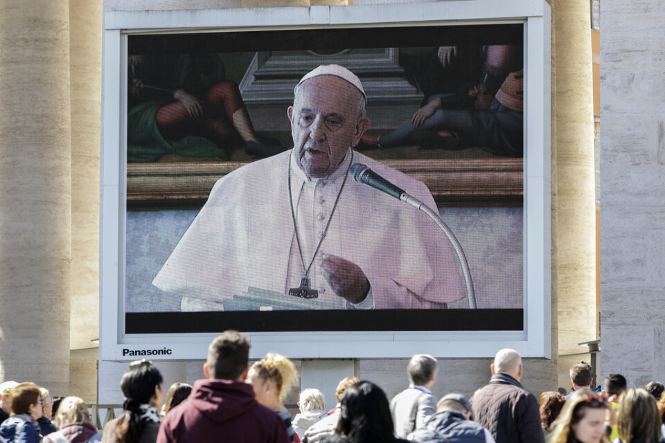 Påve Franciskus leder troende i bön via videolänk söndagen den 8 mars. Arkivbild.