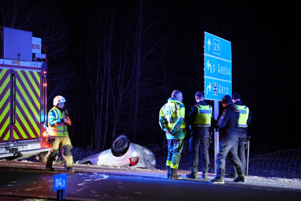 Singelolyckan inträffade på riksväg 25 öster om Växjö.