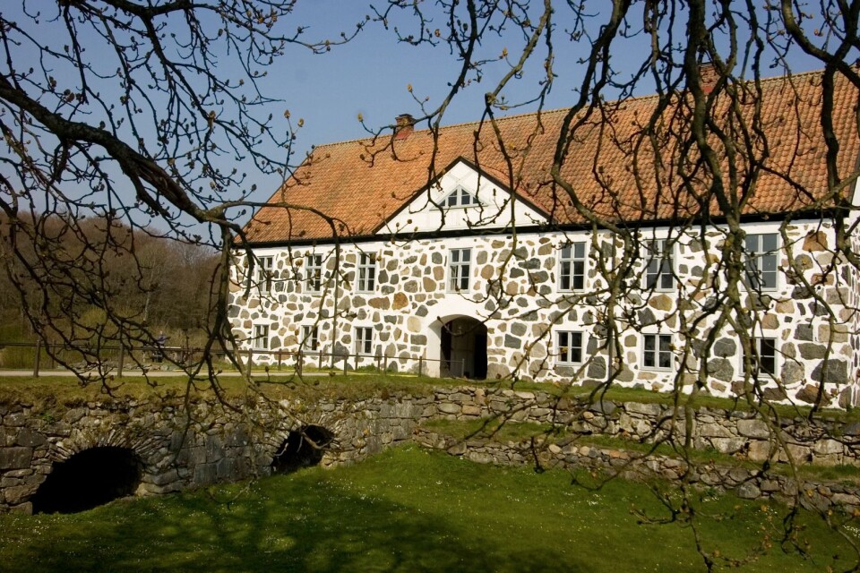 Tjuvar stal trädgårdsredskap från ett växthus i anslutning till Hovdala slott.