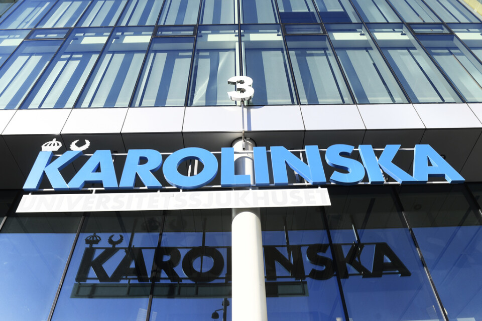 Färre än tidigare befarat varslas om uppsägning på Karolinska universitetssjukhuset i Stockholm.