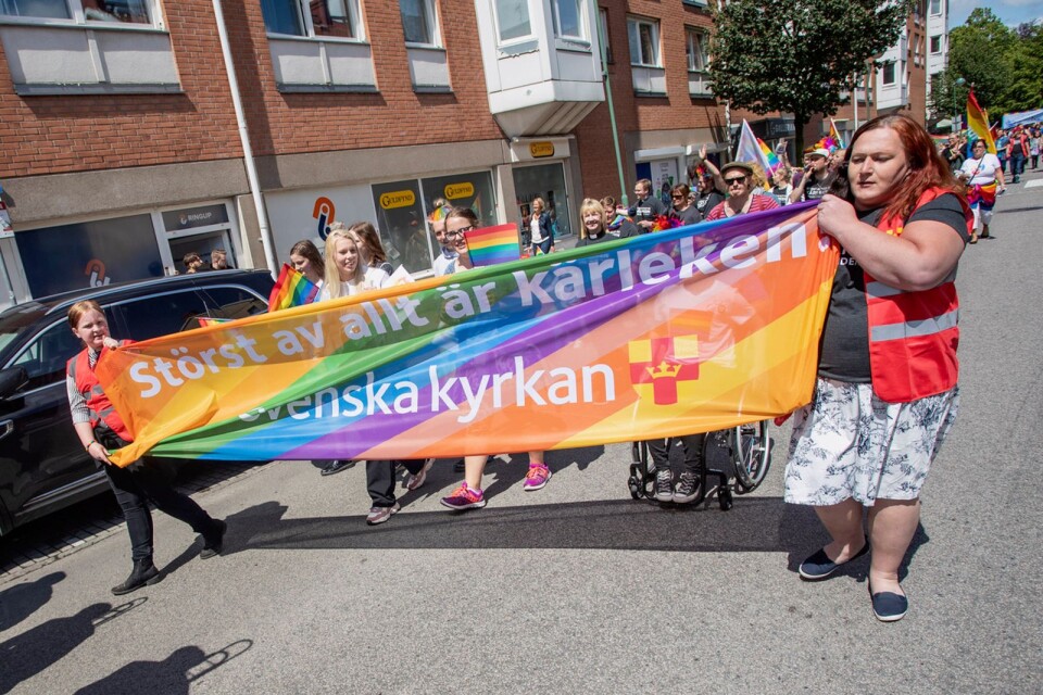 För första gången inom Lunds stift anordnade Svenska Kyrkan en Pridepromenad i Hässleholm.