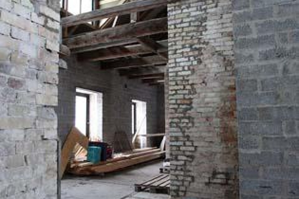 Sten och putsade väggar är grunden för att återskapa en traditionell miljö i huset