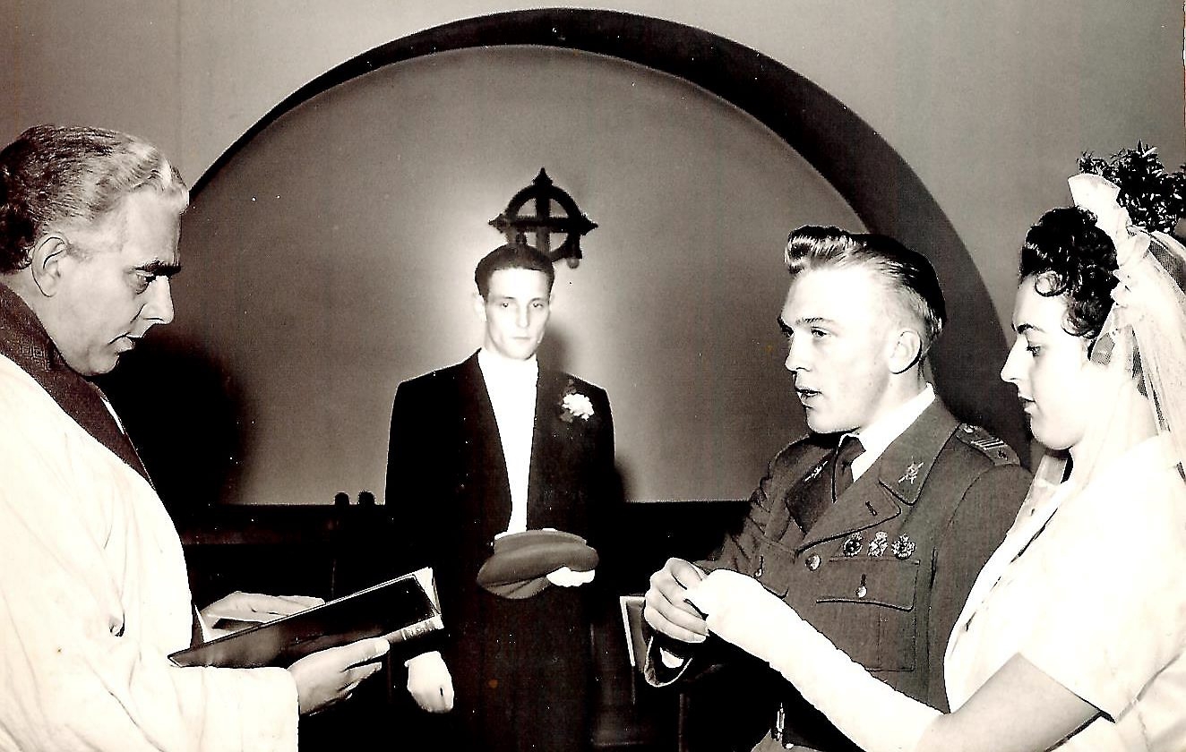 Så här såg det ut när Eva och Knut Johansson vigdes i Hässleholms kyrka den 1 januari 1958. PRIVAT BILD