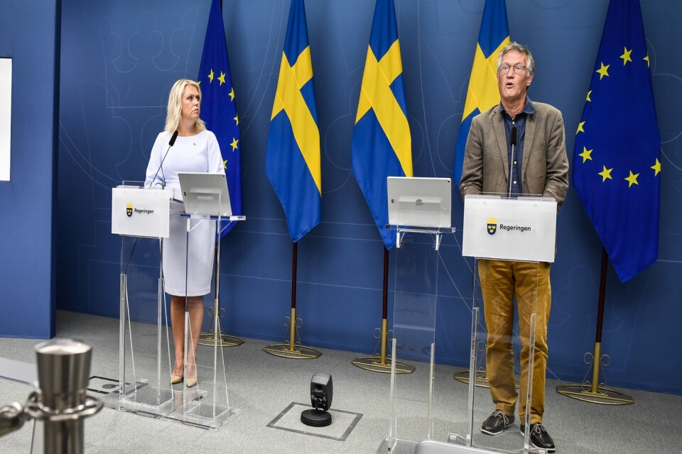 Socialminister Lena Hallengren (S) och statsepidemiolog Anders Tegnell på gemensam pressträff.