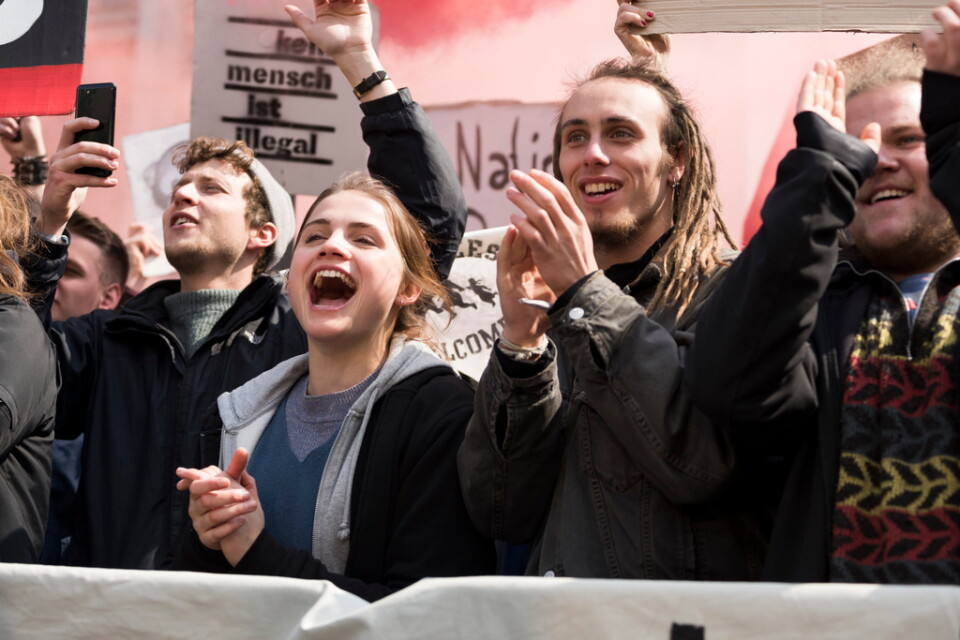 Den unga studenten Luisa blir delaktig i antifascistisk kamp i "I morgon hela världen". Pressbild.