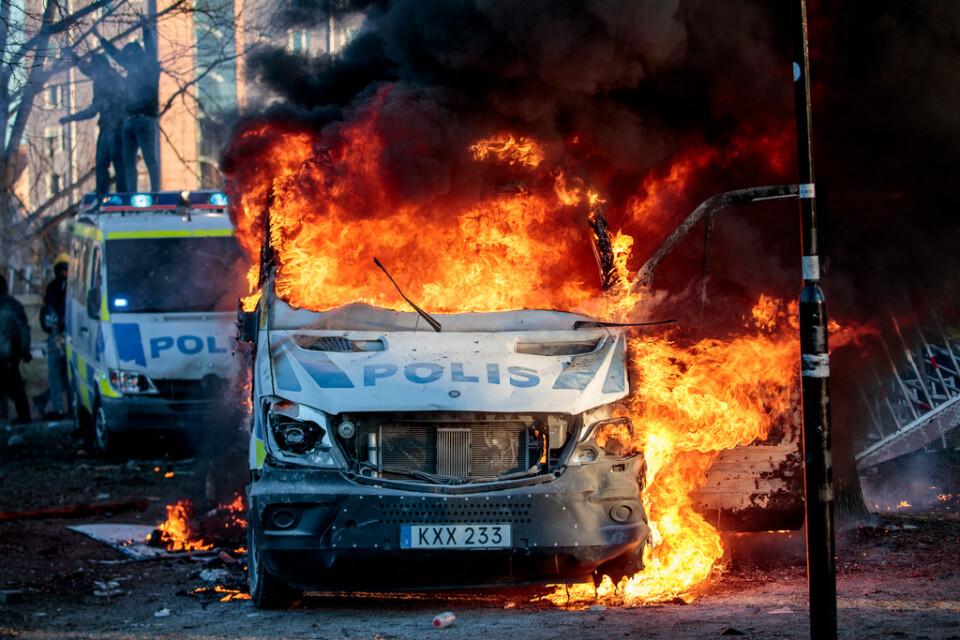 Under påskhelgen utbröt våldsamma upplopp i flera svenska städer, här en bild från Sveaparken i Örebro. Göta hovrätt har under måndagen kommit med dom mot tre män som deltog i upploppen i Linköping.
