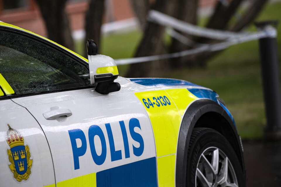 En handgranat misstänks vara riktad mot en polis som bor i flerfamiljshuset i Uppsala där explosionen inträffade. Arkivbild.