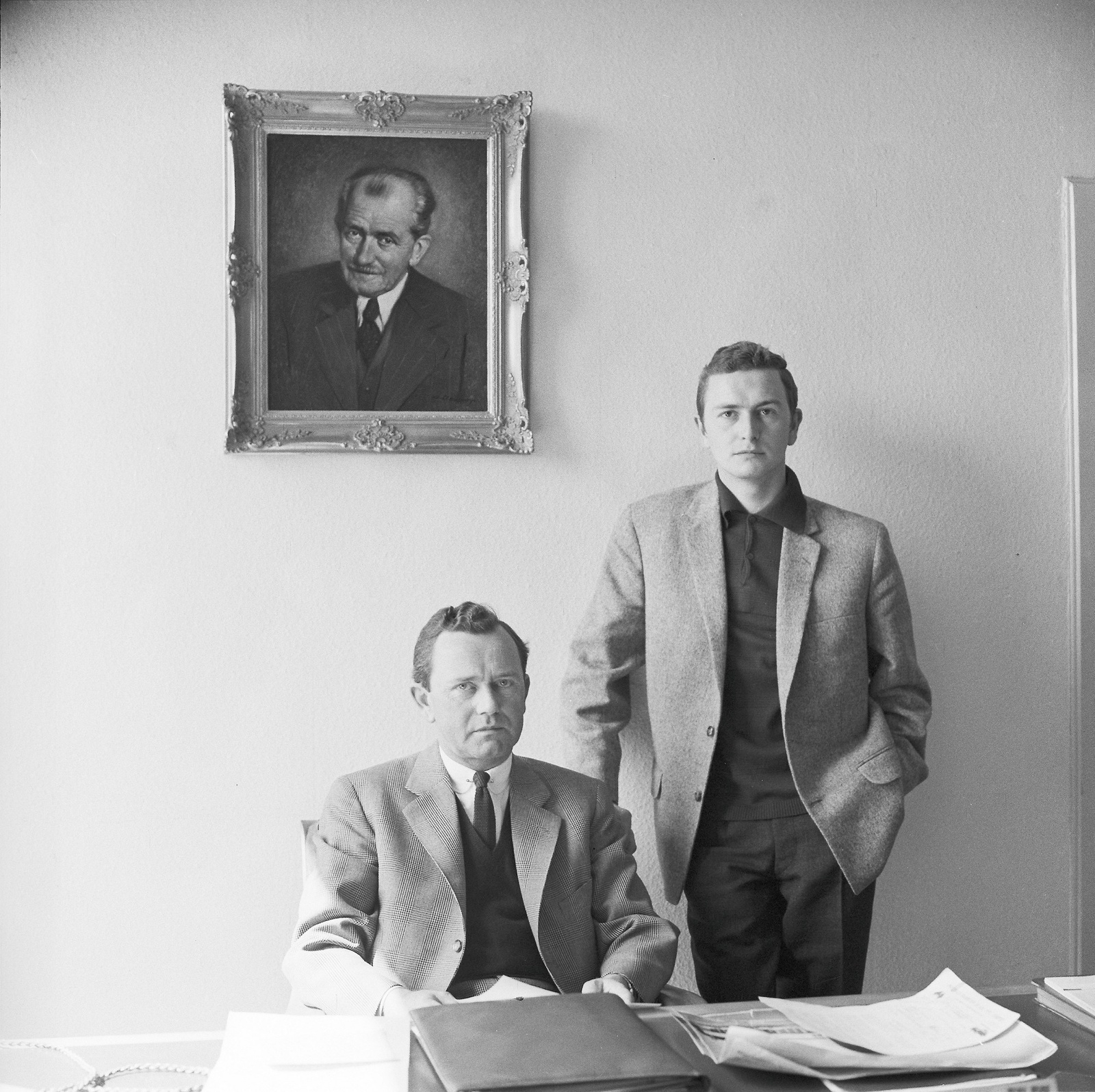 Ferry Porsche och hans son, ”Butzi” kallad, fotograferade cirka 1960. Det var Butzi som designade 911-modellen, vars grundform känns igen även i dagens 911.
Foto: Porsche