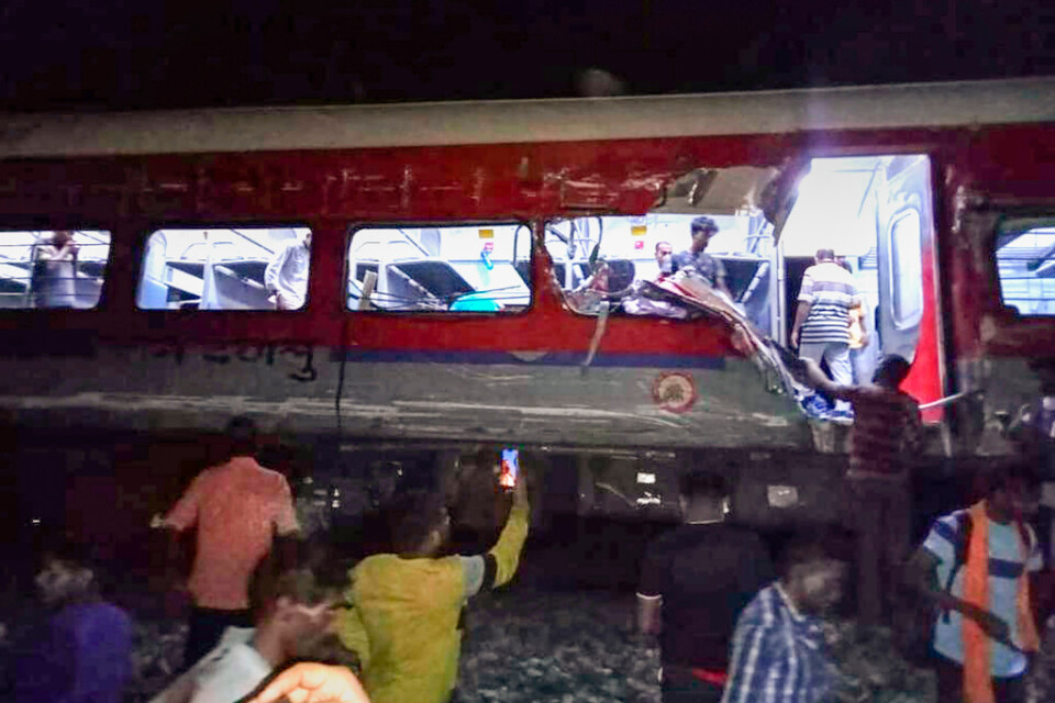Mer än 200 personer omkom och omkring 900 skadades i tågolyckan som inträffade i i delstaten Odisha i östra Indien på fredagen.