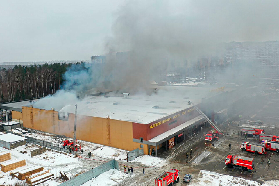 Branden drabbade ett köpcentrum i Balasjicha strax utanför Moskva under måndagen. Bilden kommer från Rysslands försvarsdepartement.