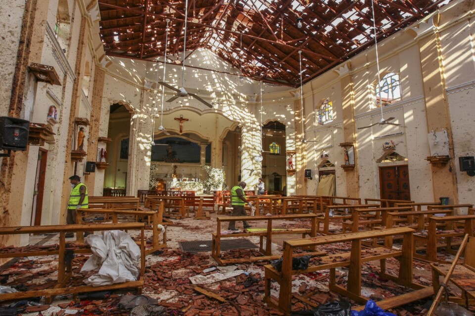 St. Sebastian's kyrka i Negombo,,norr om Sri Lankas huvudstad Colombo var en av platserna där påskdagsdådet utfördes. Minst 290 personer miste livet i totalt åtta sprängningar. Foto: AP Photo/Chamila Karunarathne