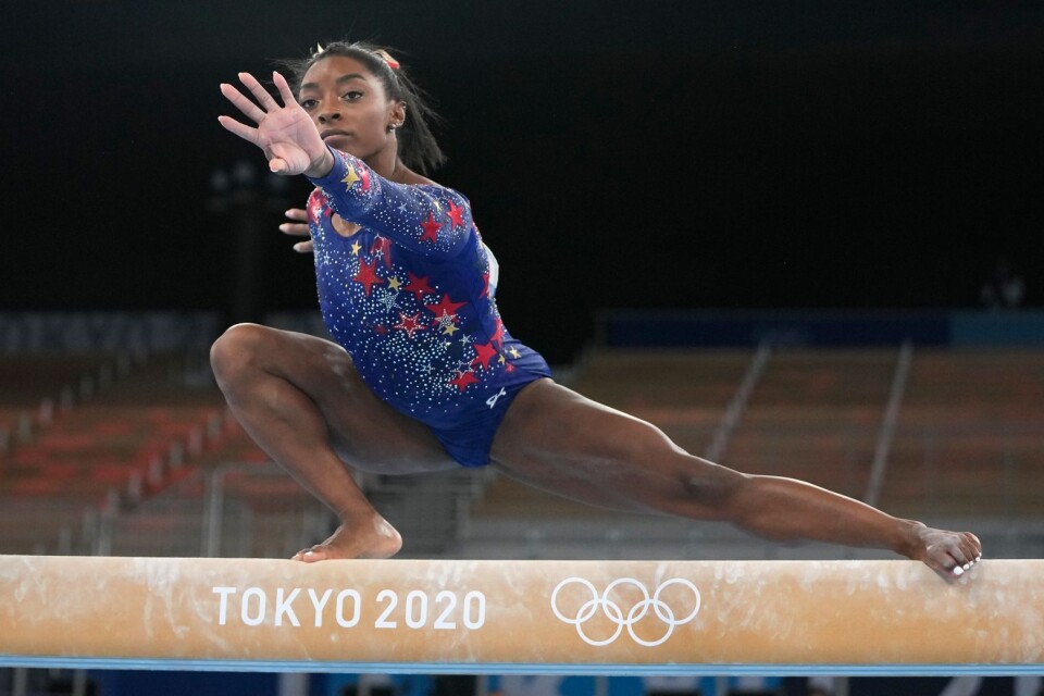 Den amerikanske gymnasten Simone Biles valde att hoppa av flera finaler. Anledning: Hon behövde fokusera på sin psykiska hälsa.