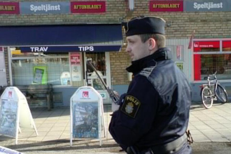 En spelbutik på Göta utsattes för ett knivrån.