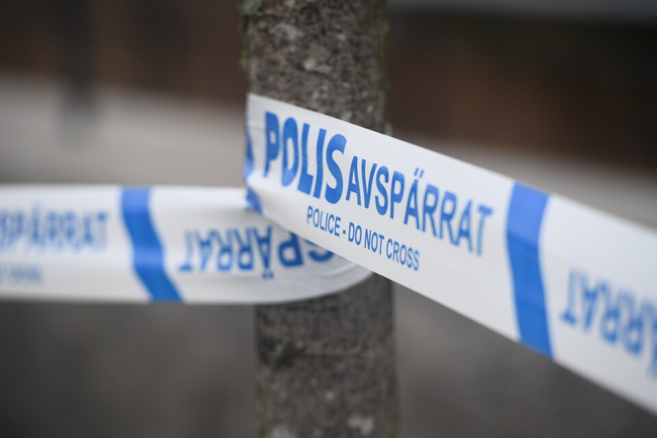 En man hittades allvarligt skadad på en väg i Växjö under måndagen. Arkivbild.
