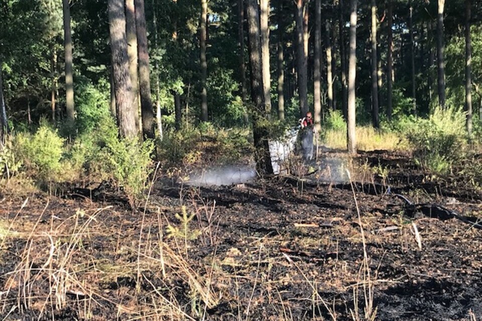 Räddningstjänsten fick släcka flera mindre brandhärdar i Åhus.
