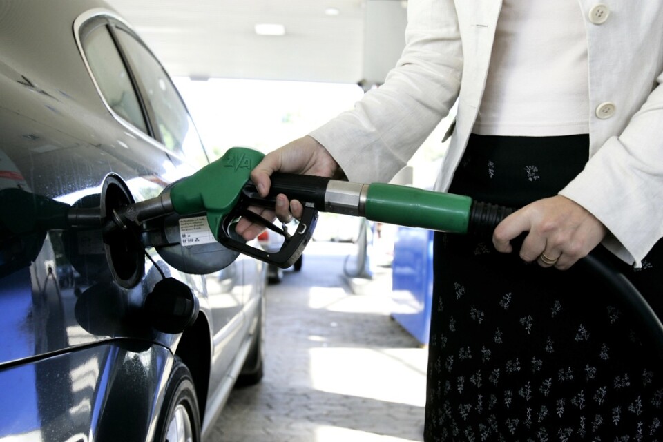 Sänkta priser på bensin och diesel. Arkivbild