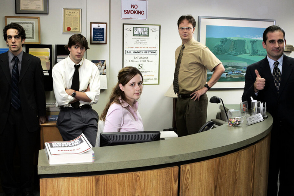 Några av de fiktiva medarbetarna i den amerikanska komediserien "The office". Arkivbild.