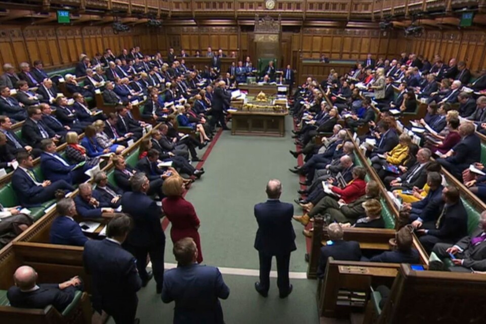 Boris Johnson talar i underhuset. EU har under måndagen meddelat ytterligare uppskov med det brittiska utträdet.