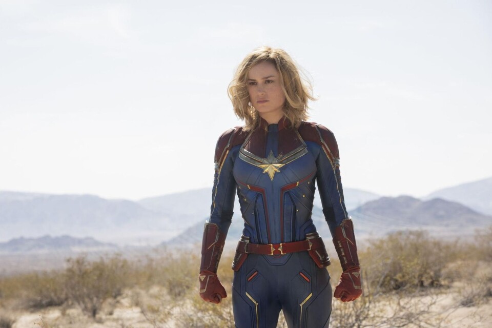 Brie Larson spelar huvudrollen i Captain Marvelfilmen, som är oförklarligt blek.