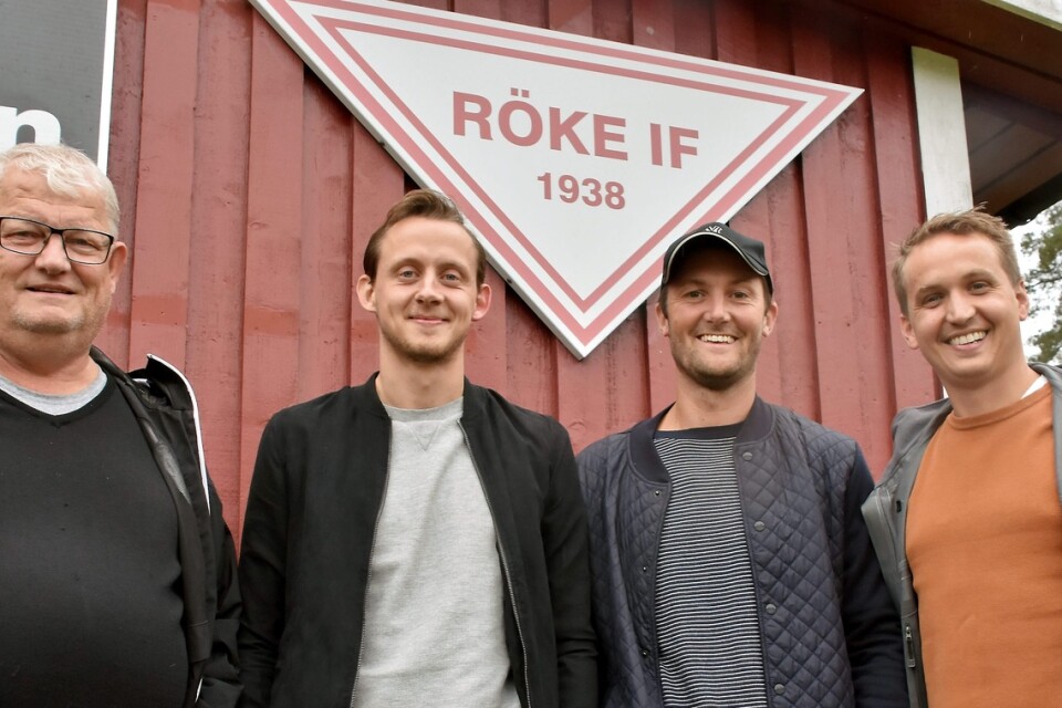 Kjell Lindfors, Björn Andreasson, David Lundin och Anton Dahlgren slår ett slag för Röke. Foto: Helén Fingalsson