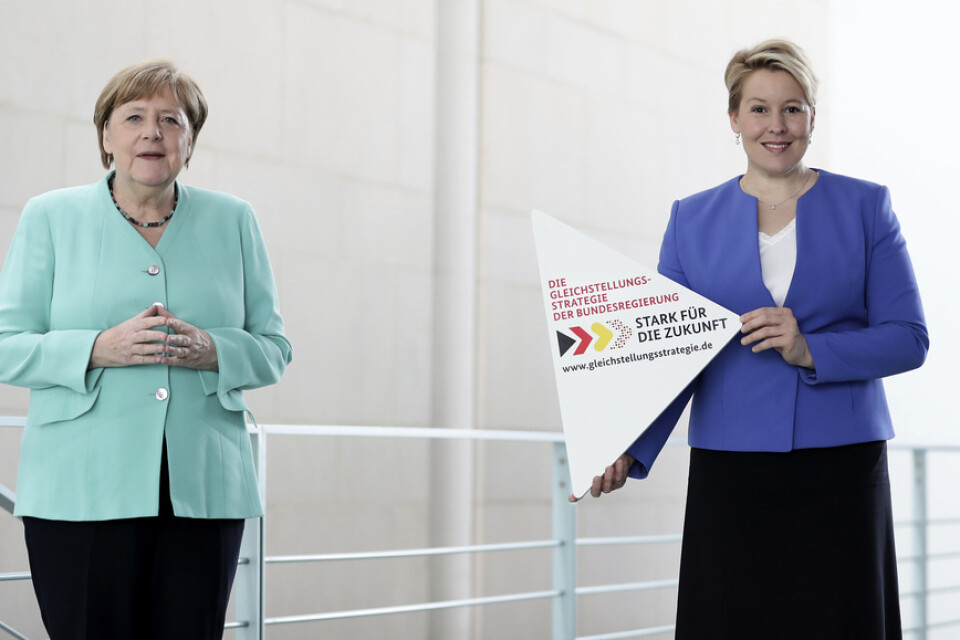 Förbundskansler Angela Merkel och familjeminister Franziska Giffey vid lanseringen av regeringens plan för ökad jämställdhet mellan könen.