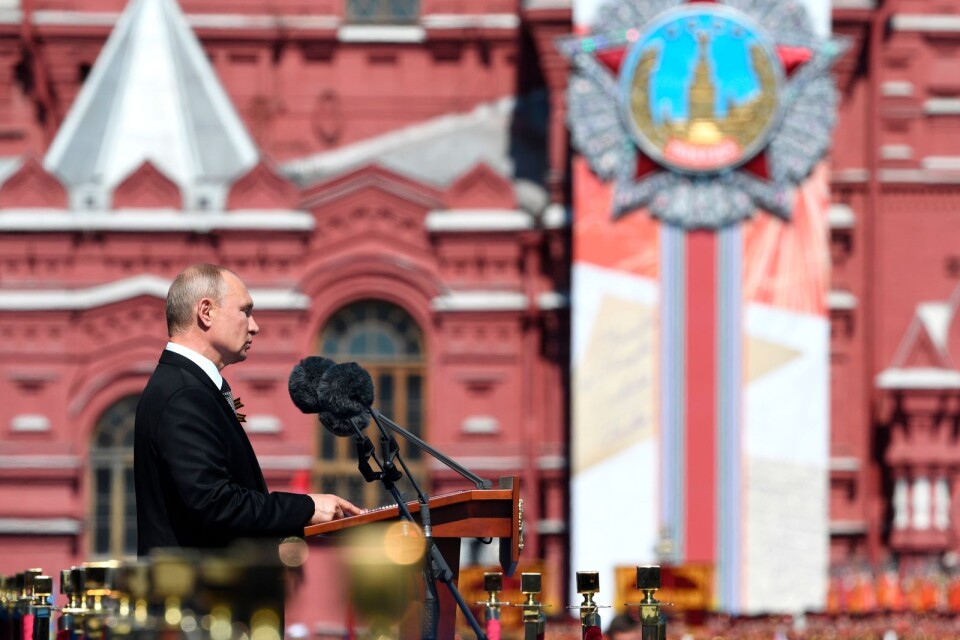 Putin håller tal på Röda torget under 75-årsjubiléet för segern över Nazityskland, sommaren 2020.