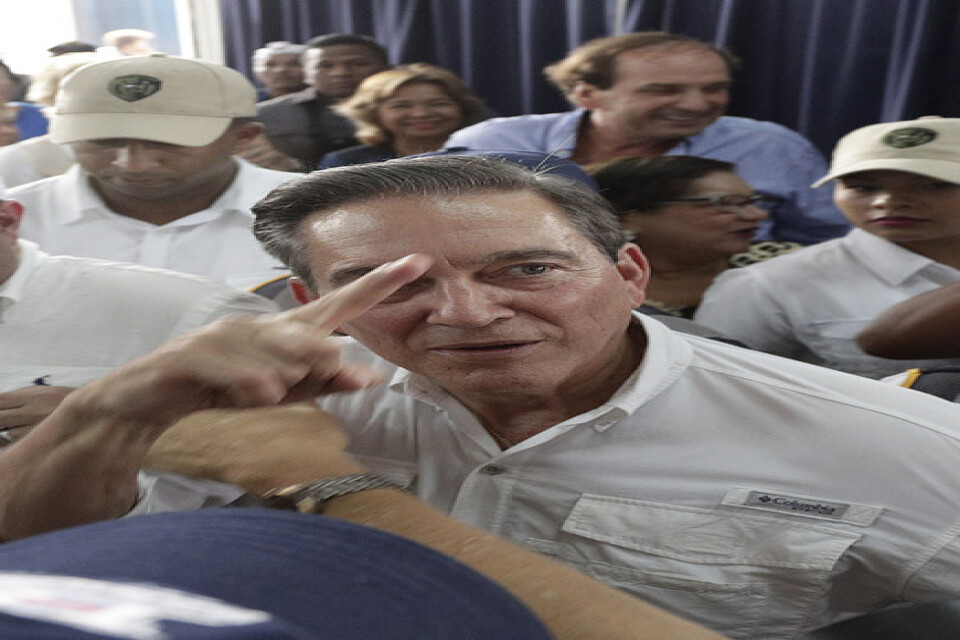 Laurentino "Nito" Cortizo har segrat i Panamas presidentval enligt preliminära siffror från landets valkommission. Här en bild från en vallokal i huvudstaden på söndagen.