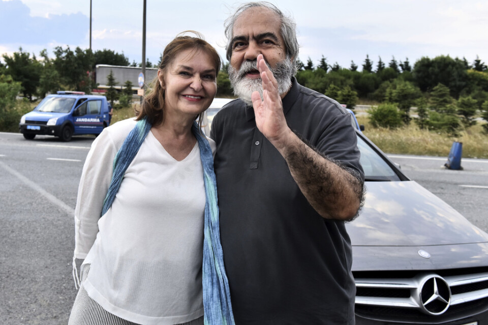 Den turkiske journalisten och författaren Mehmet Altan och hans fru Umit Altan. Arkivbild.