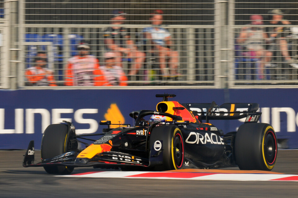 Max Verstappen slutade bara på elfte plats i kvalet inför Singapores GP.