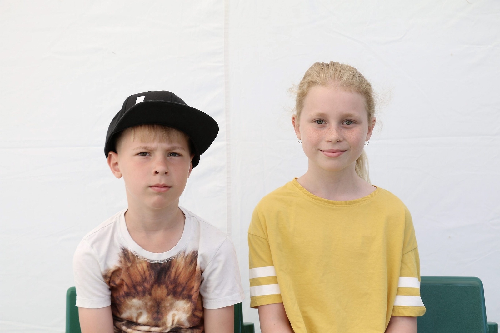Linnea och Linus Lauber från Hässleholm hälsar till pappa och farmor.
Foto: Nicole Haglund