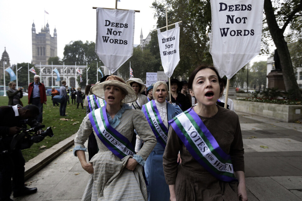 Suffragettledaren Sylvia Pankhursts barnbarn, Helen Pankhurst, leder en protest för jämställdhet, 100 år efter sin släkting. I år kommer Helen till bokmässan. Arkivbild.