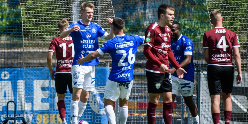 Fritiof Björkén jublar efter att ha gjort 2–0 mot Västerås SK. Foto: Bildbyrån