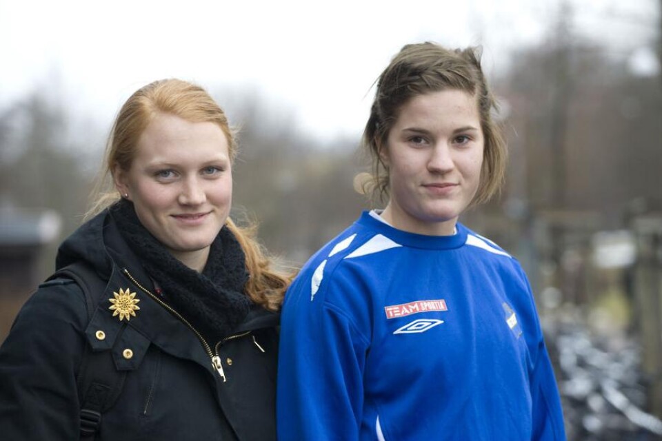 Sanna Svensson och Amalia Karlsson ser fram emot det stundande kvalet till sommarens EM-slutspel för F19-landslaget.