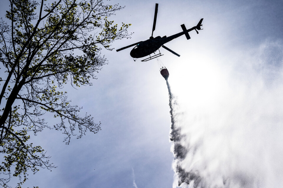 En helikopter användes för att släcka en brand i Strömsunds kommun. Arkivbild.