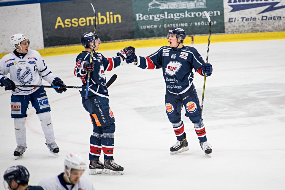 Köping blev en munsbit i playoff 1, 2–0 i matcher. Nu är det dags för playoff 2.