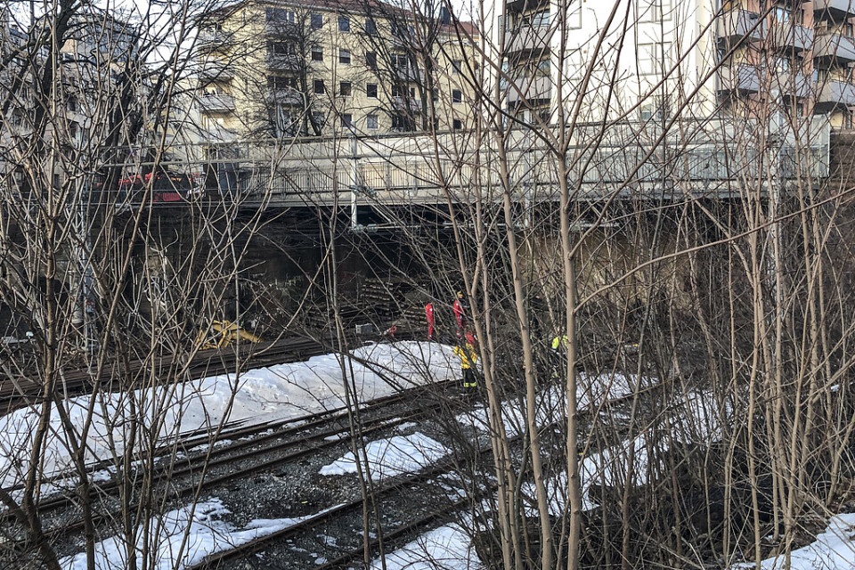 Ett barn har omkommit i en elolycka i en tågtunnel i centrala Oslo.