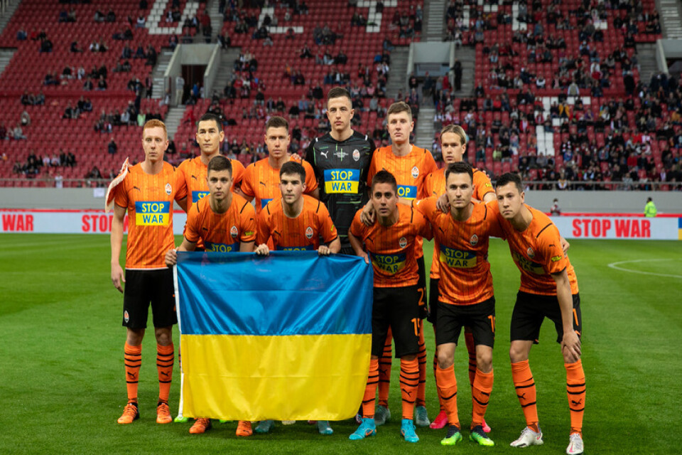 Sjachtar Donetsk inför en vänskapsmatch mot Olympiakos i april. I augusti ska den ukrainska ligan göra en omstart.