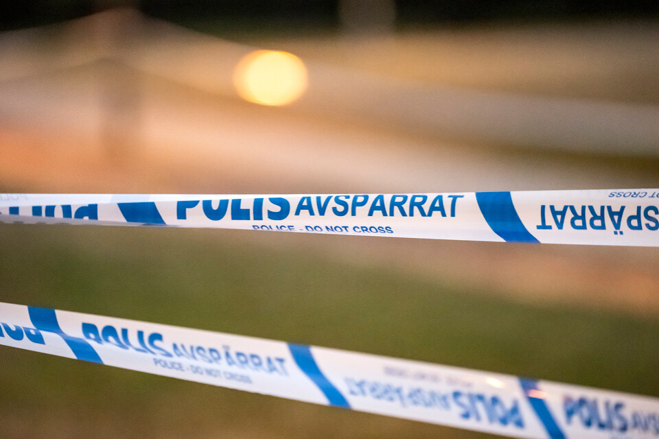 Ett bostadshus besköts under torsdagskvällen i Västerås. Arkivbild.